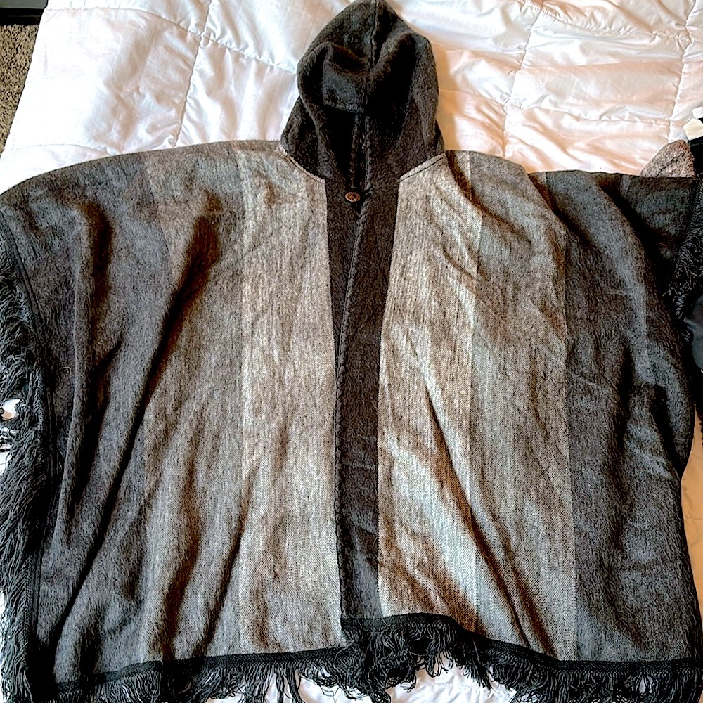 OS Alpaca/Acrylic Poncho